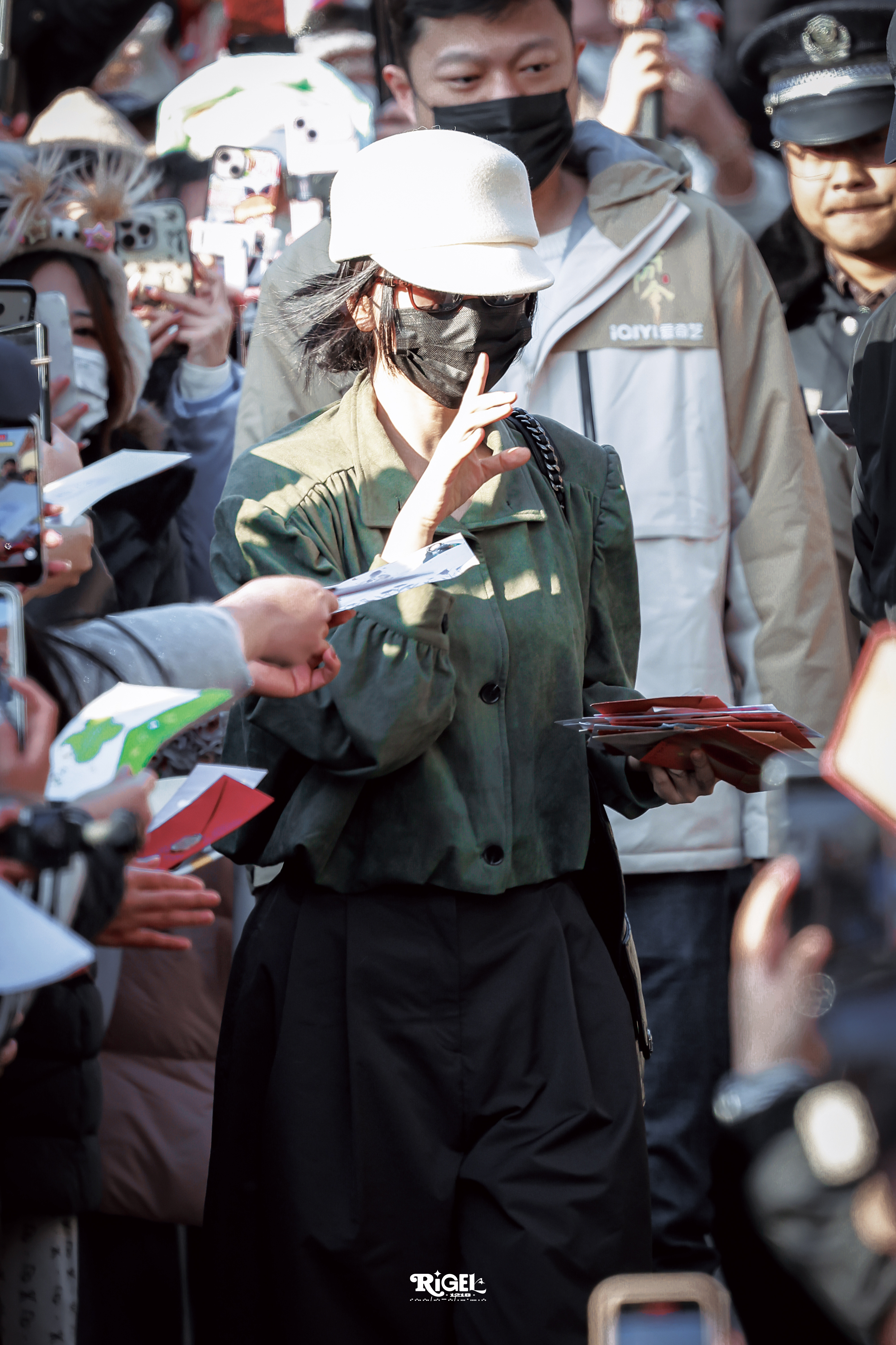 ｜ 人潮汹涌 ｜ 