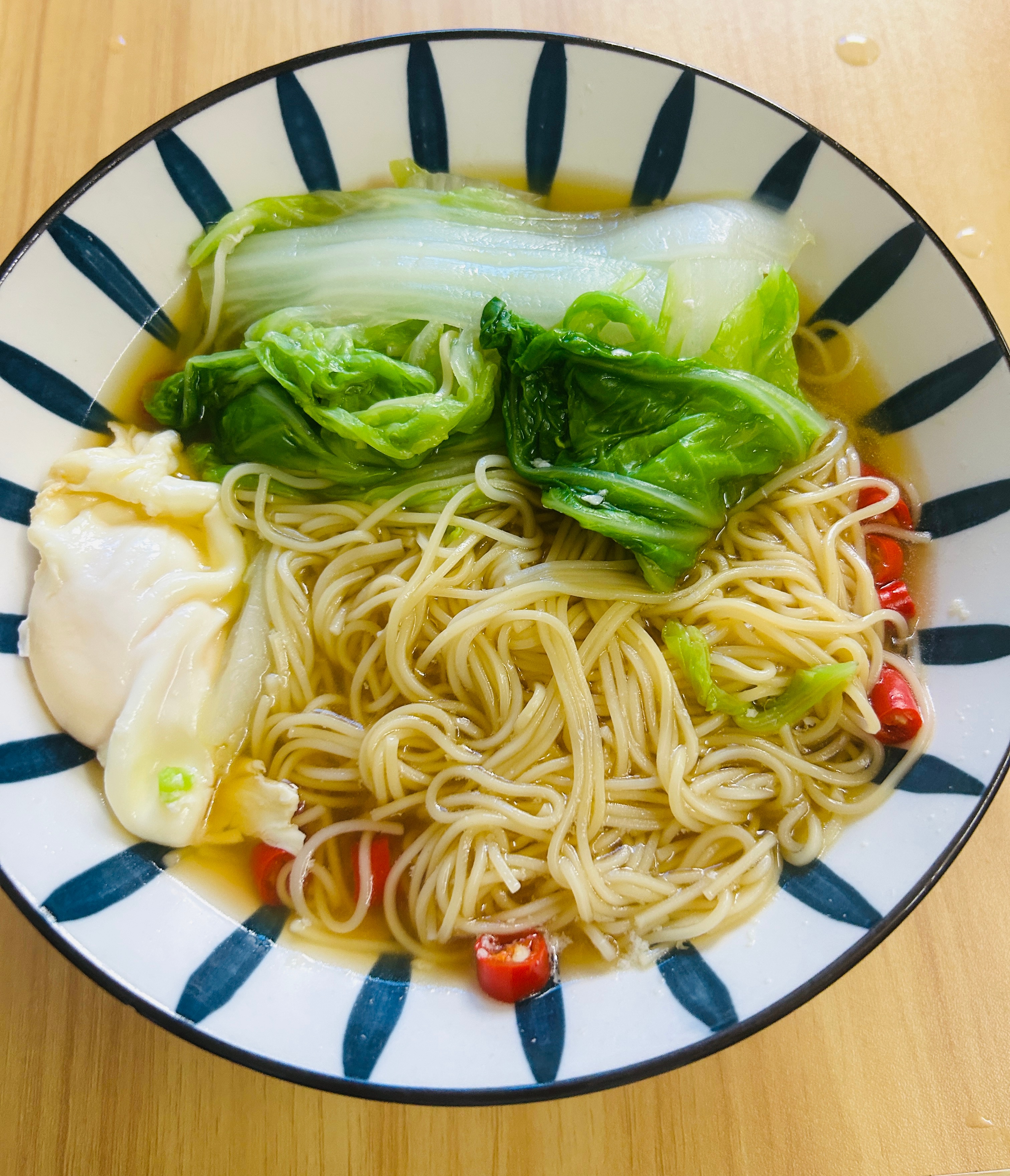 幸福就是睡到自然醒醒来吃上一碗热腾腾的面 ​​​