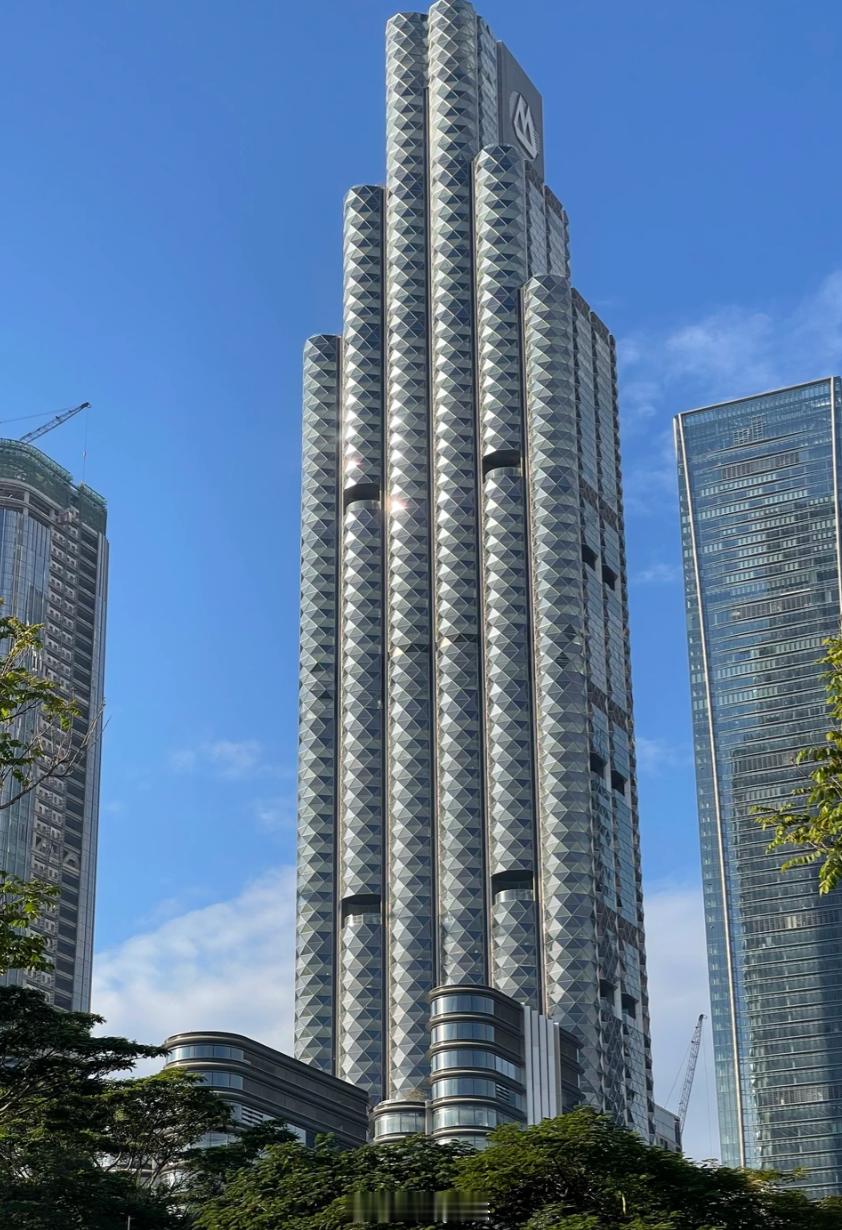 深超总一共会开13家酒店，香格里拉，丽晶酒店，洲际酒店，华尔道夫，悦榕庄，安缦（