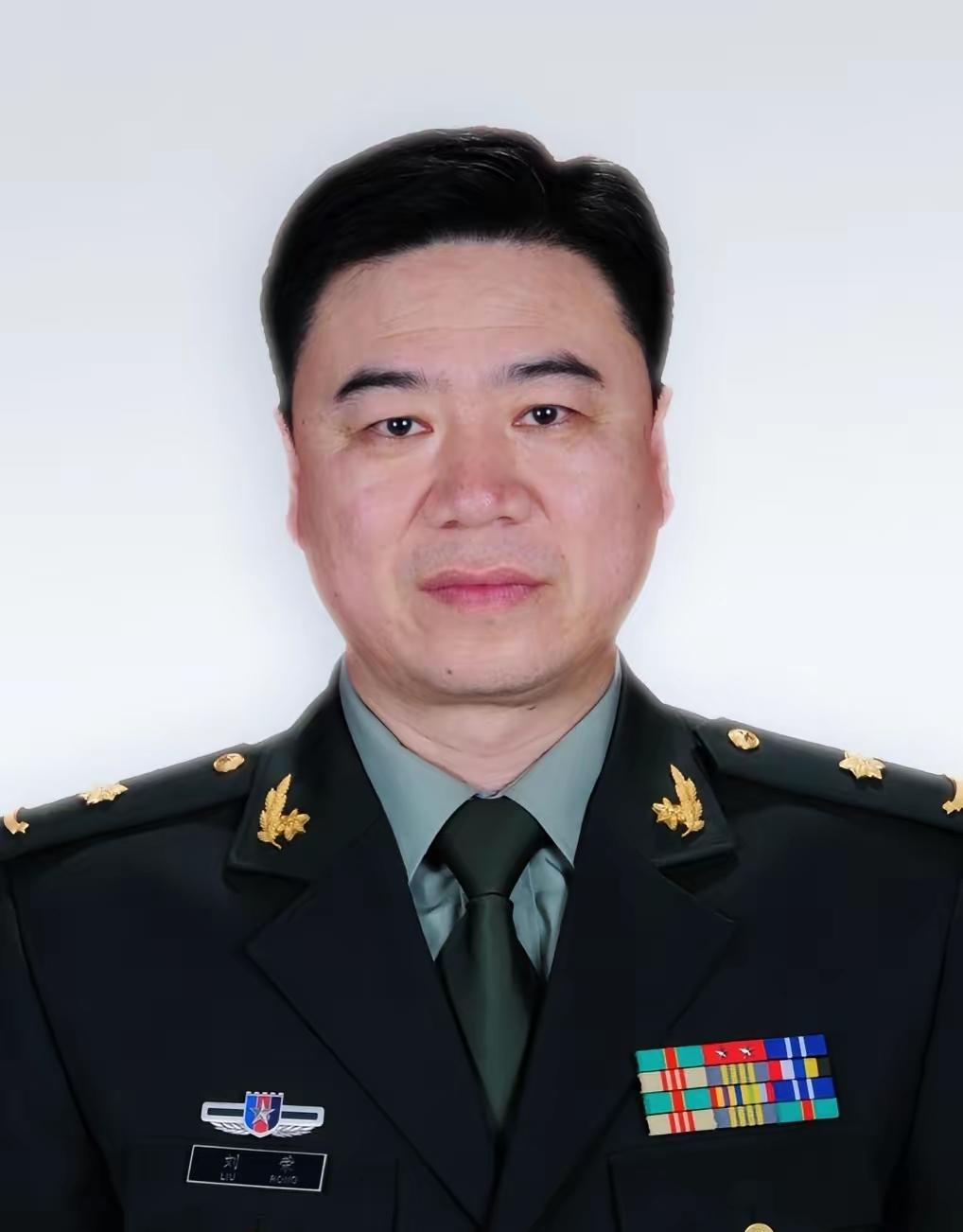 刘荣，男，1964年6月出生，甘肃甘谷人，医学博士，教授，主任医师，博士生导师。