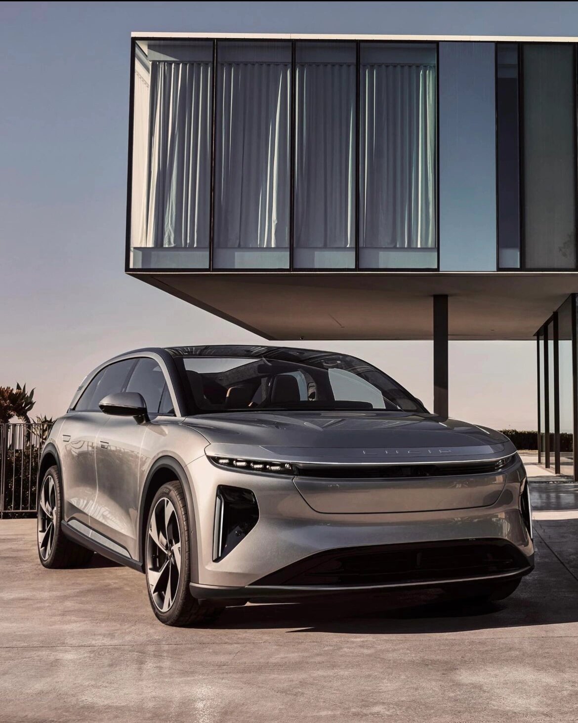 Lucid Gravity的第一台SUV，美系车的厚重感很耐看 ​​​