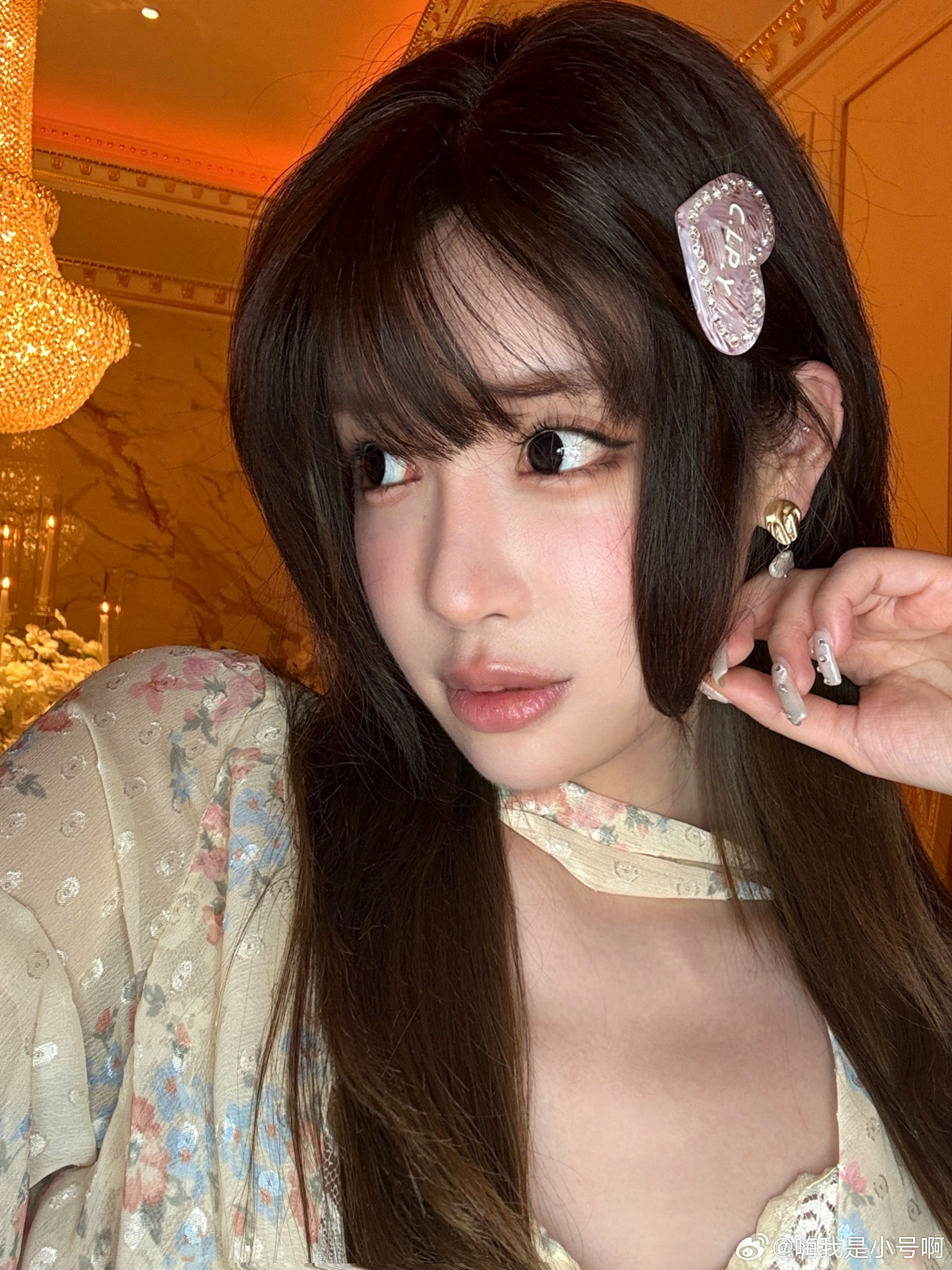 接了个广子  品牌名居然是我和曹露名字的缩写什么样的缘分吼❤️ 