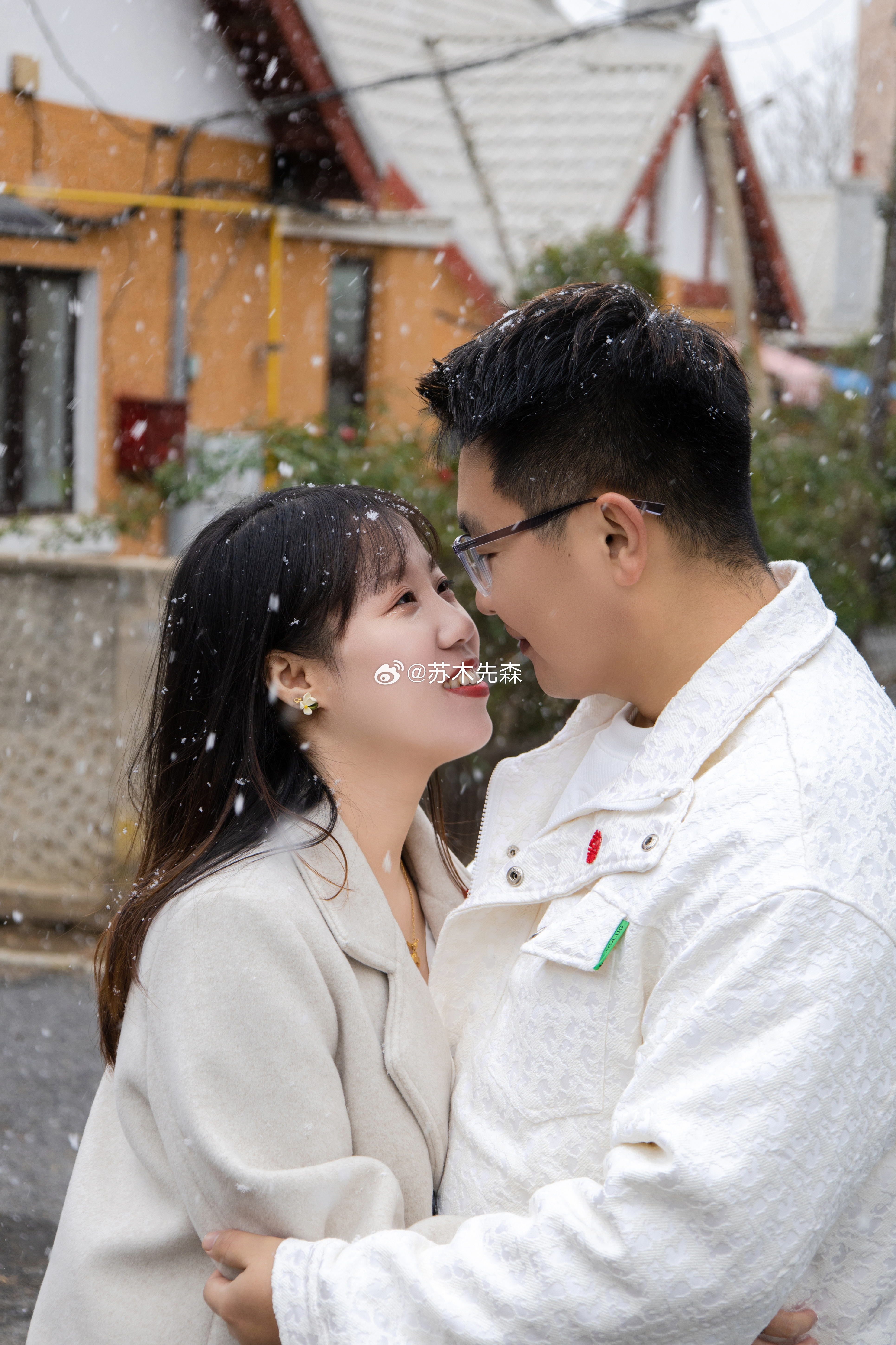 拍着拍着就下雪了，老街情侣照，领证跟拍#大连领证跟拍[超话]##大连约拍[超话]