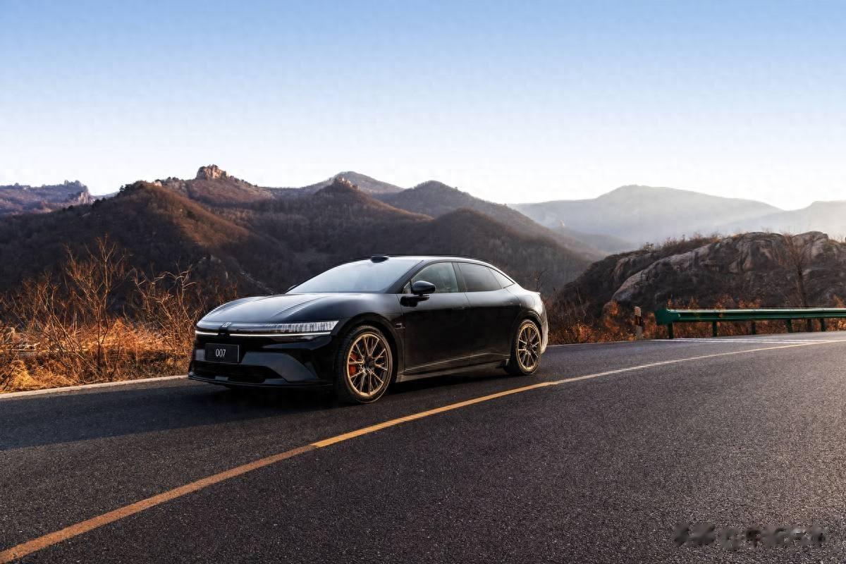 极氪重磅上新：焕新7系正式上市，001五周年纪念版同步限量发售