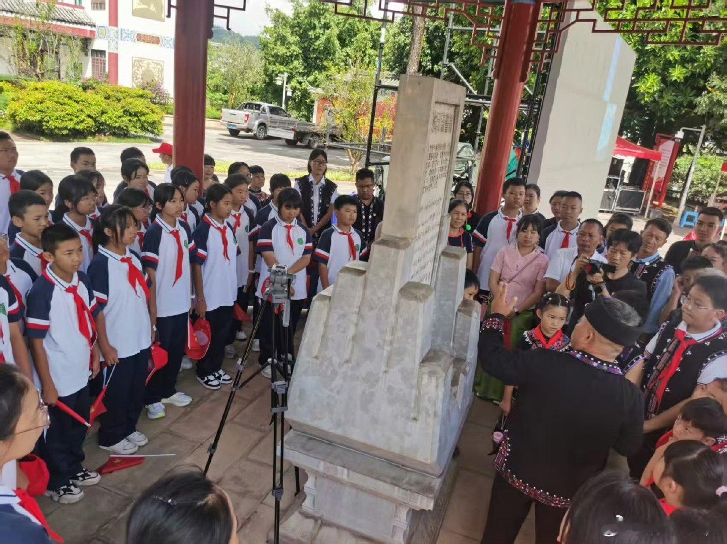 云南普洱推动民族团结进步事业高质量发展当咖啡田遇见糯米饭，当织锦图案融进现代建筑