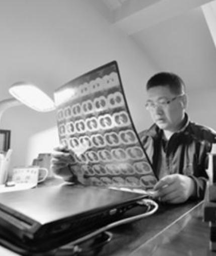 河北1女子嫁给1老师为妻，孩子出生三个月，丈夫突然说：“老婆，我希望你供我读硕博