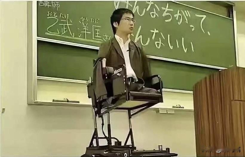 他天生没有四肢，却考上早稻田大学，然而更炸裂的是他婚后15年出轨了50多人，他叫