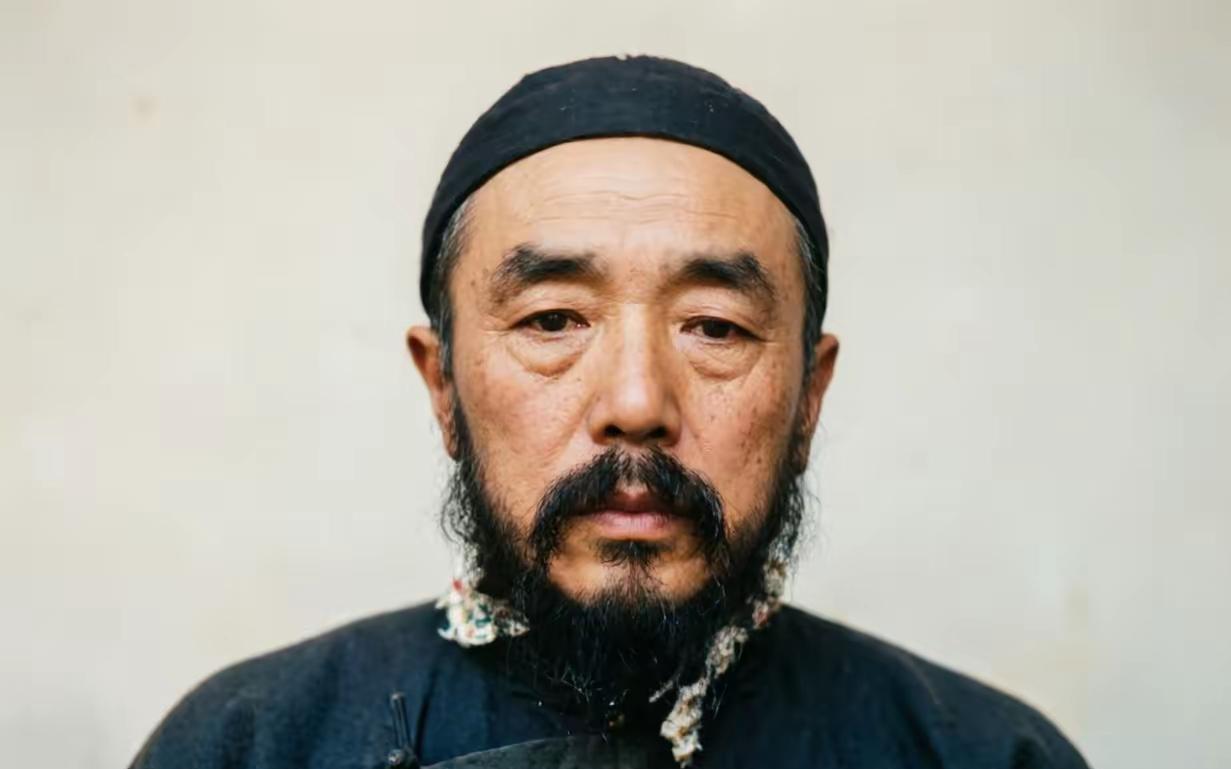 杨尚昆主席之父杨淮清先生标准彩照高清呈现，神态端庄、风骨凛然。作为开明乡贤与红色