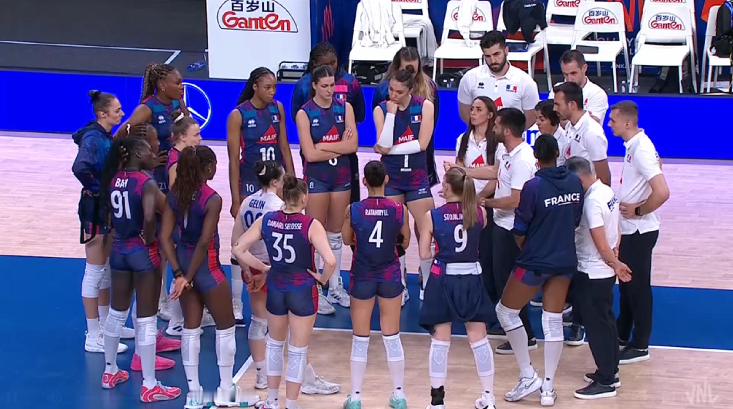 【法国2-3比利时】法国女排日常开如会环节，目前VNL倒一 