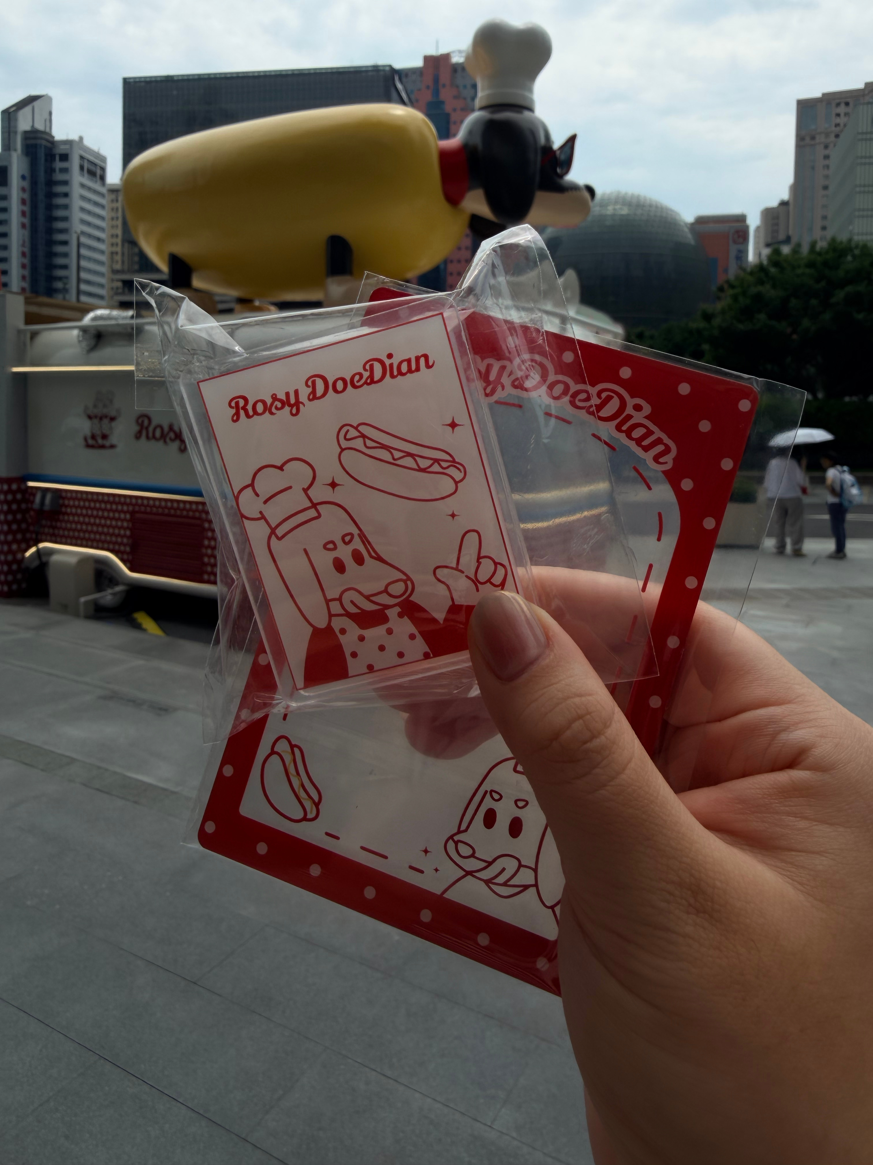 RosyDoeDian 热狗➕冰狗也是被我吃上了！！现在开始陆续排队了～冰狗拿到