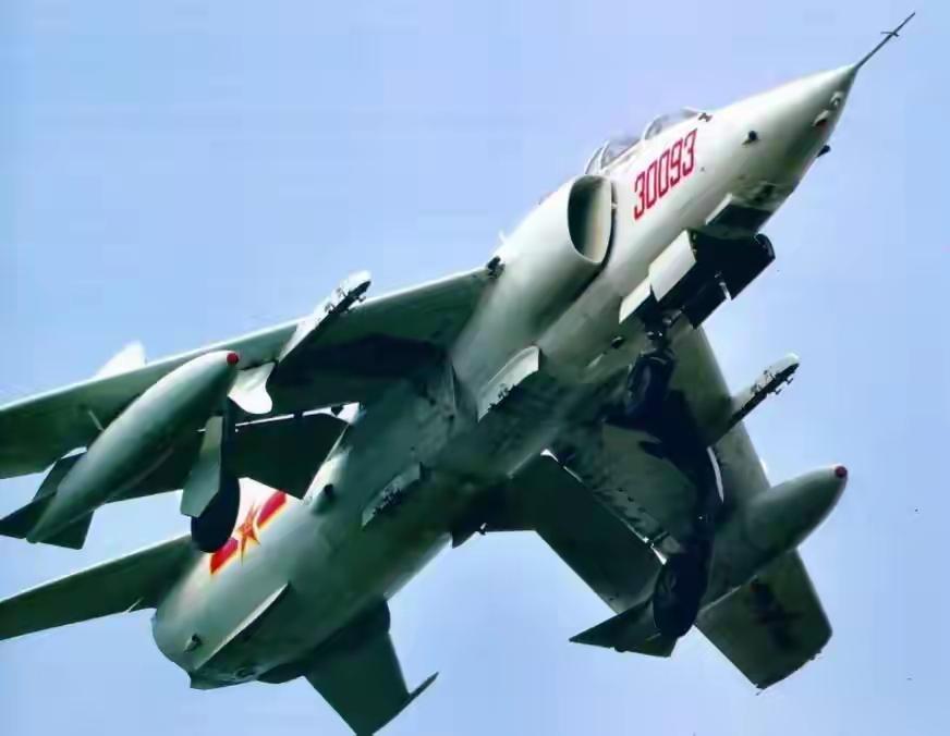 一、先辟谣：网传“歼-16D 12亿比F-22贵”是典型误区
 
1. 价格数据