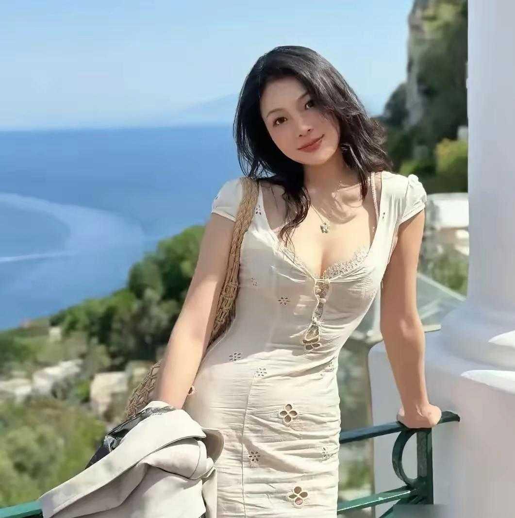海风轻拂，美好如初。
生活碎片，记录此刻。