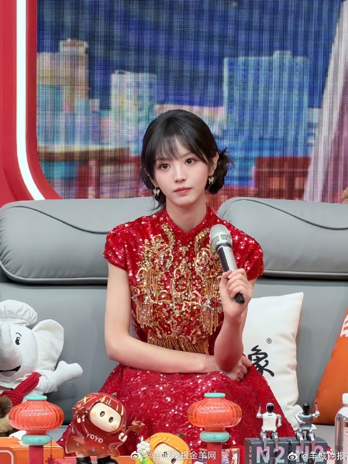 【分享内娱女星新春大片】新年就要穿红红火火的新衣。谁的新春大片击中了你的心？评论