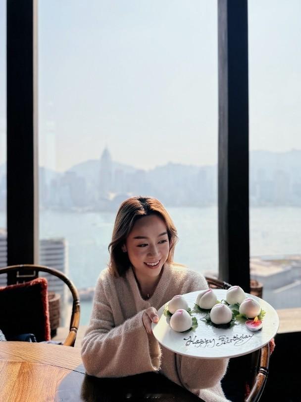 【On.cc】黃心穎生日吔壽桃包　孖全家慶祝唔見泥鯭藝人黃心穎今日（23日）37