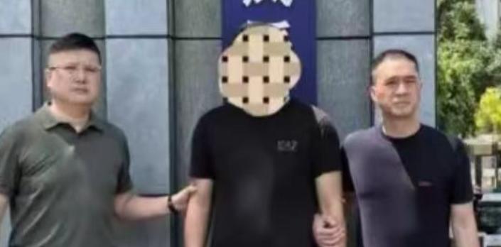 哥哥死了，他笑了。浙江玉环这桩案子，比你看过的任何一部犯罪片都离谱。2007年1