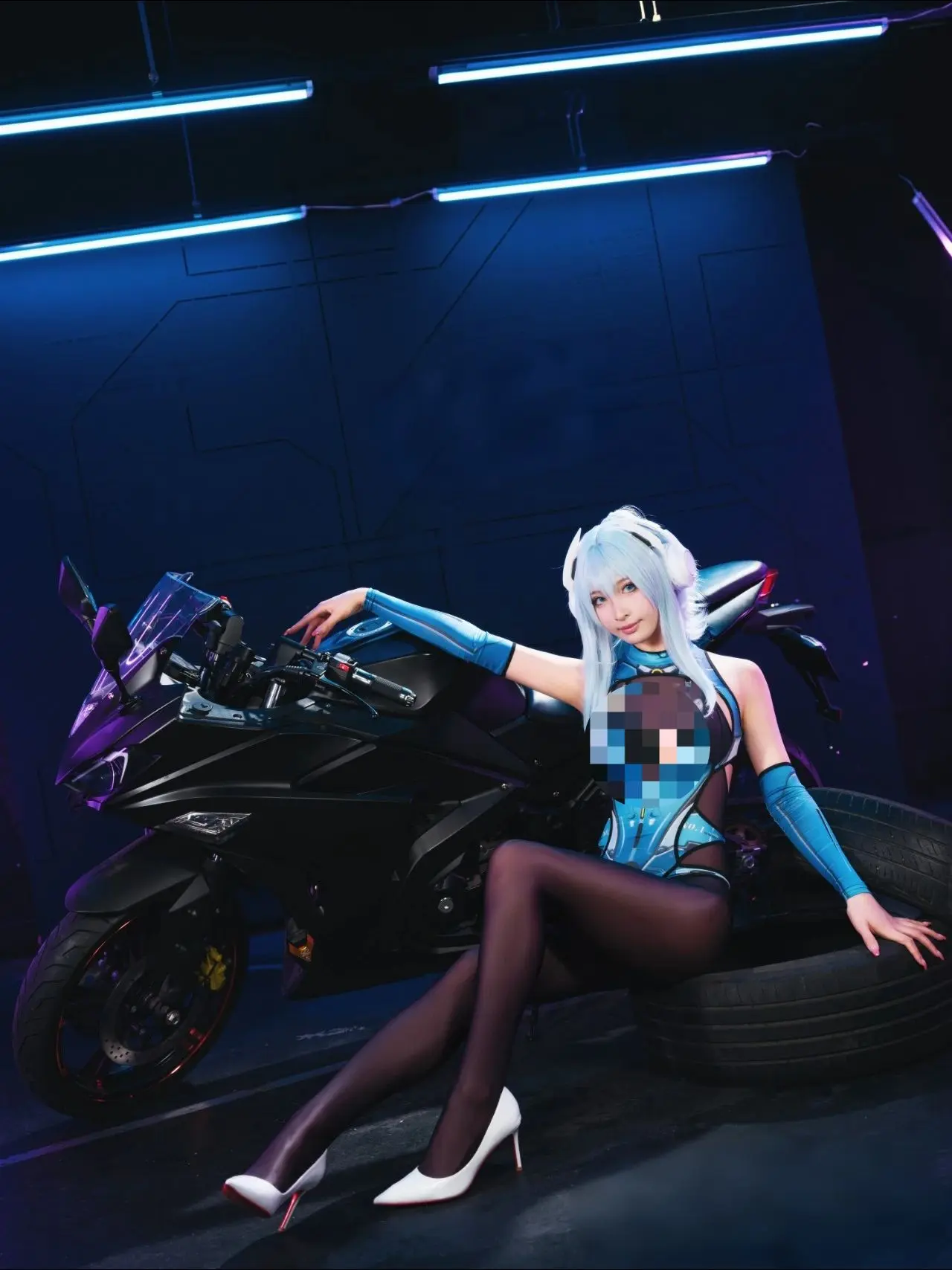 这腿又长又白又细 绝美cos正片动了 cosplay 车模小姐姐  性感美女