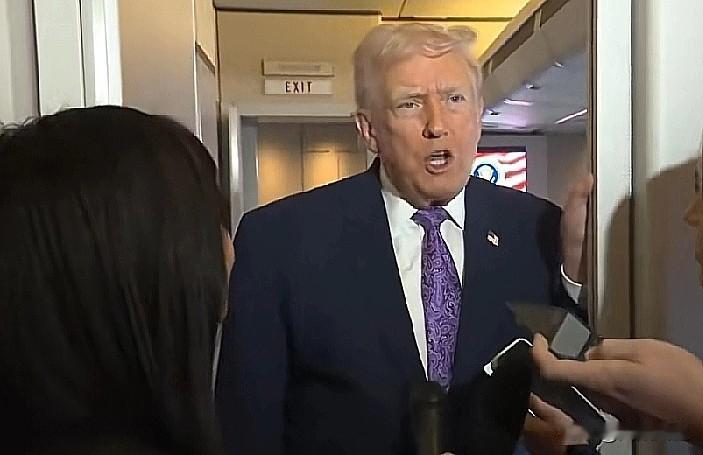 特朗普在回华盛顿的空军一号上接受采访时证实了他与马杜罗通电话，但不想不想对此发表