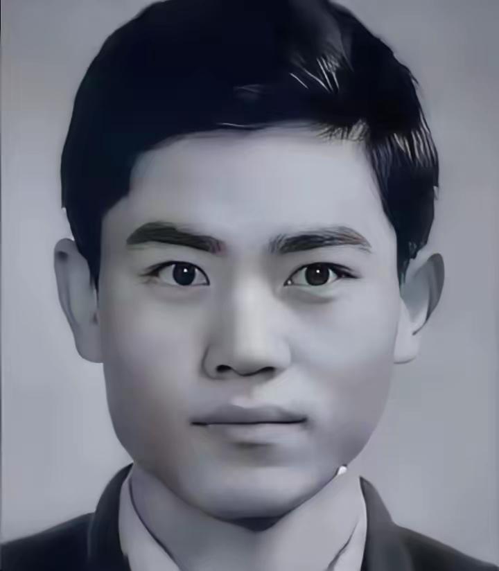 陈宝国1956年出生，如今已是演艺圈的老戏骨。他塑造了无数经典角色，像《大宅门》