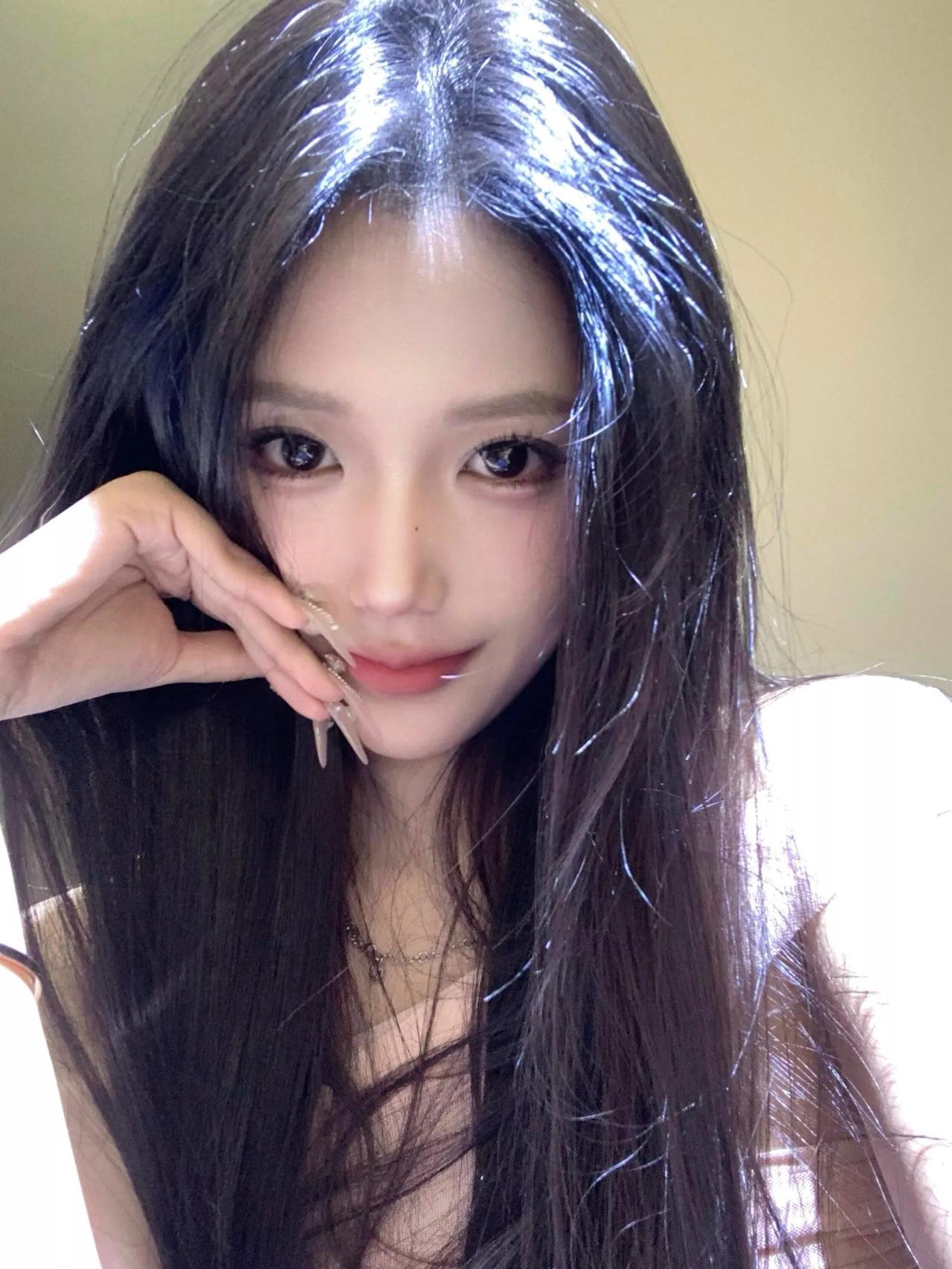 每天都在琢磨下一顿要吃什么！美萌美少女 人间纯欲美女 纯欲风的 ai甜妹写真 亮