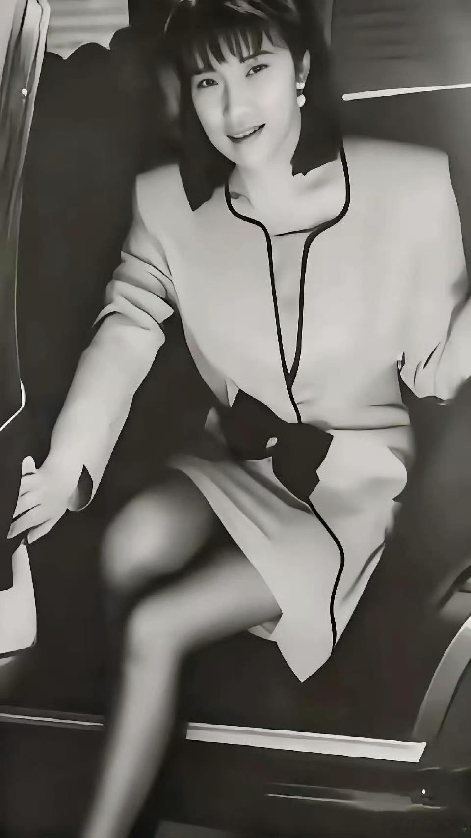 早期走“玉女路线”的高市早苗 