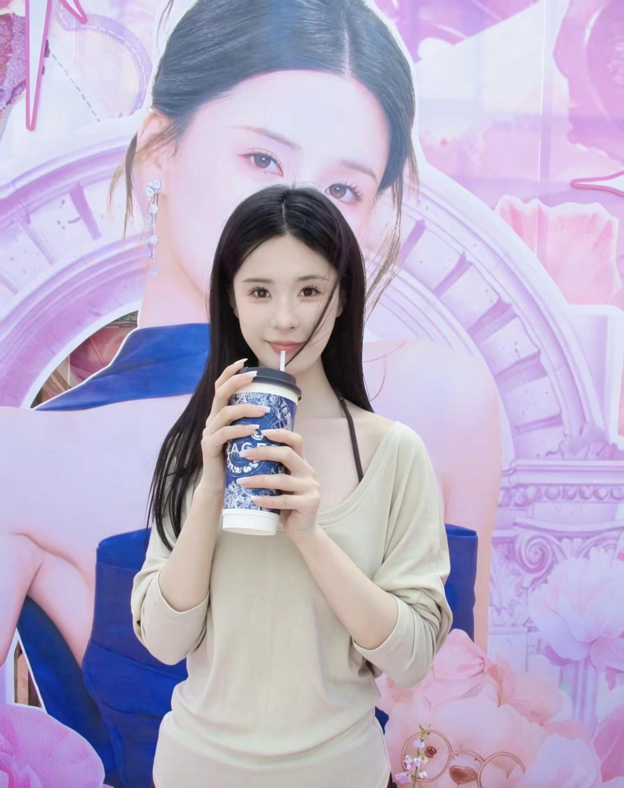 @孟娜 姐姐真的太好看了！快给我叫救护车😂🫶