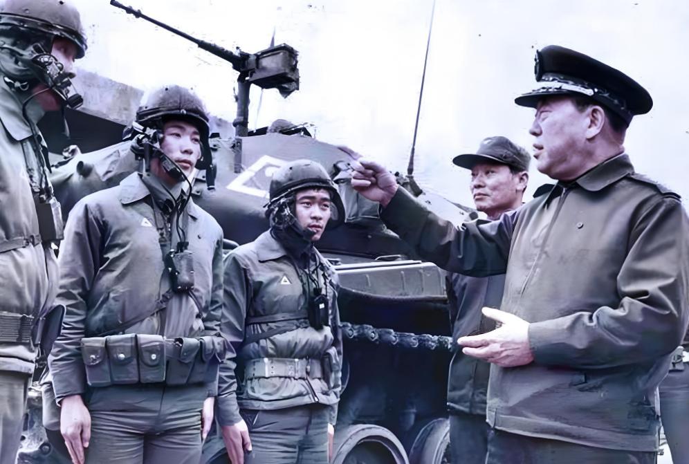 谁能猜出最右边的这个将军是谁，我真的可以叫他哥佩服他了，也能证明他的历史水平不是