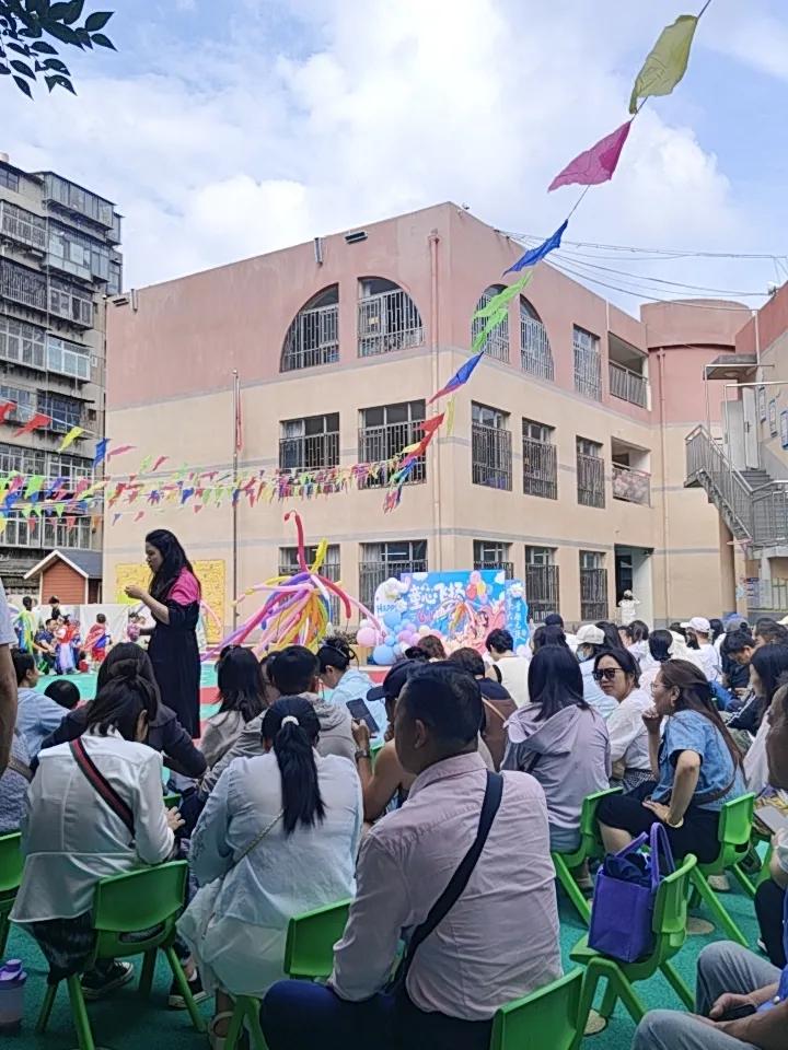 今天参加孩子幼儿园的游园活动，感觉超棒！有的幼儿园搞的“仙山古韵，童游武当”主题