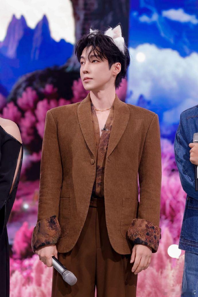 你好星期六全员动物塑 萌力全开的六六山奇遇！全员动物造型氛围感拉满，嘉宾们全力以