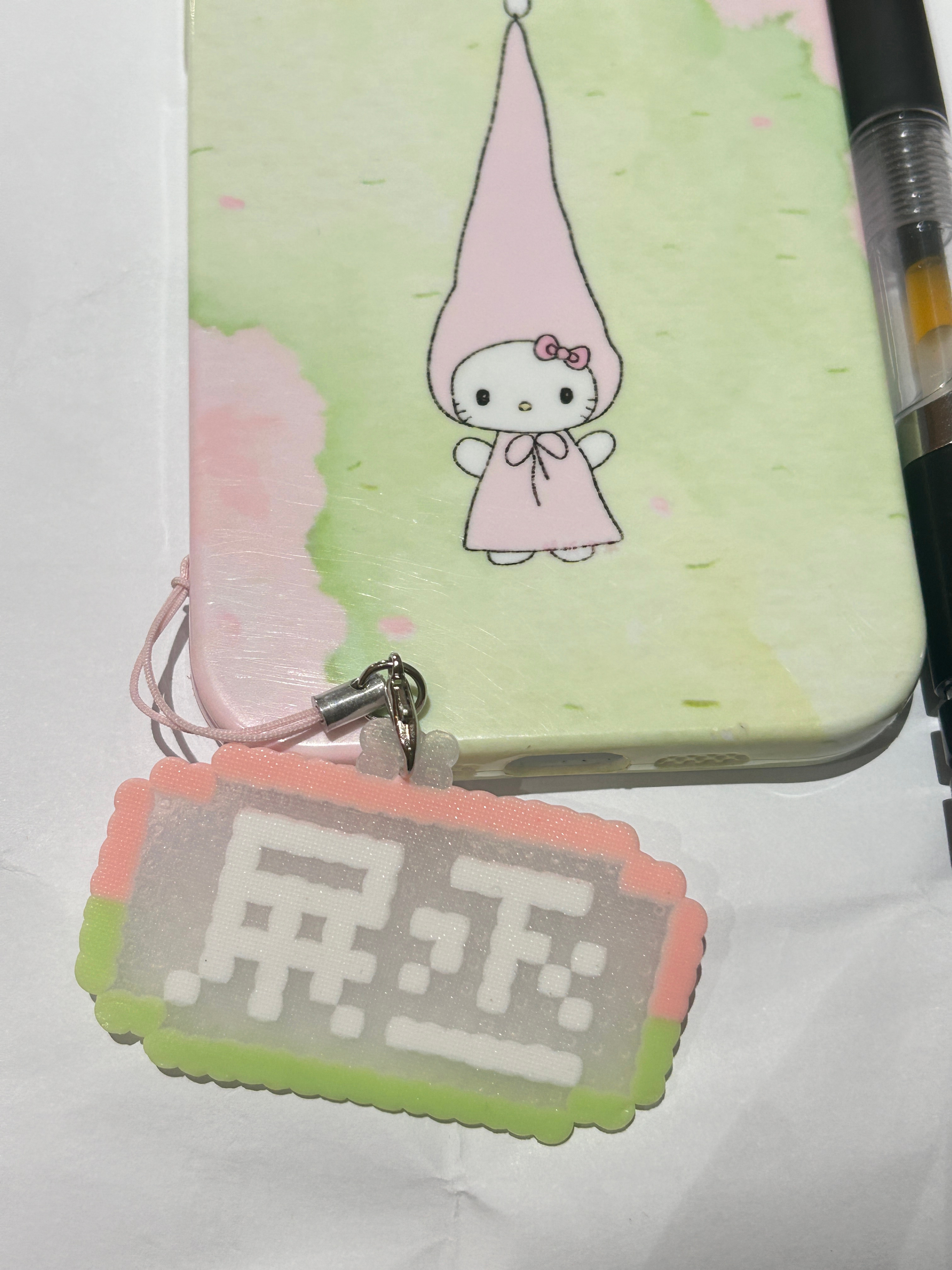 酒店前台一个小姐姐认出了我手机上的拼豆展丞，我还以为遇到同担很高兴，结果她说她是