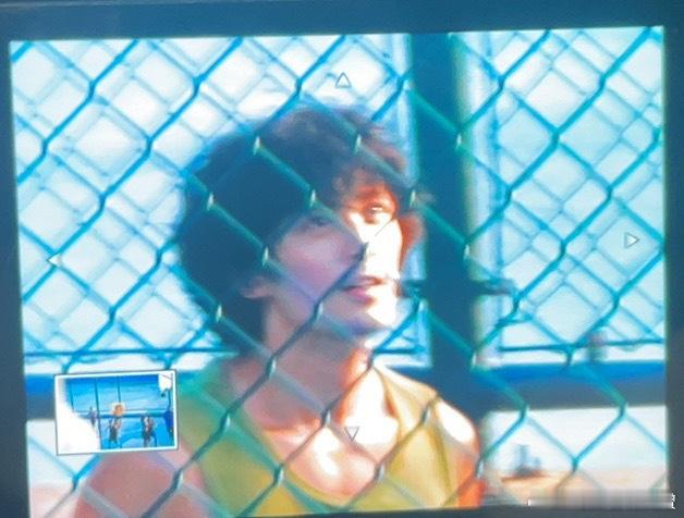 #吴磊 亮晶晶的卷毛小狗#呜呼～谁还没看过吴磊这组被偶遇打篮球的照片，成年感的身