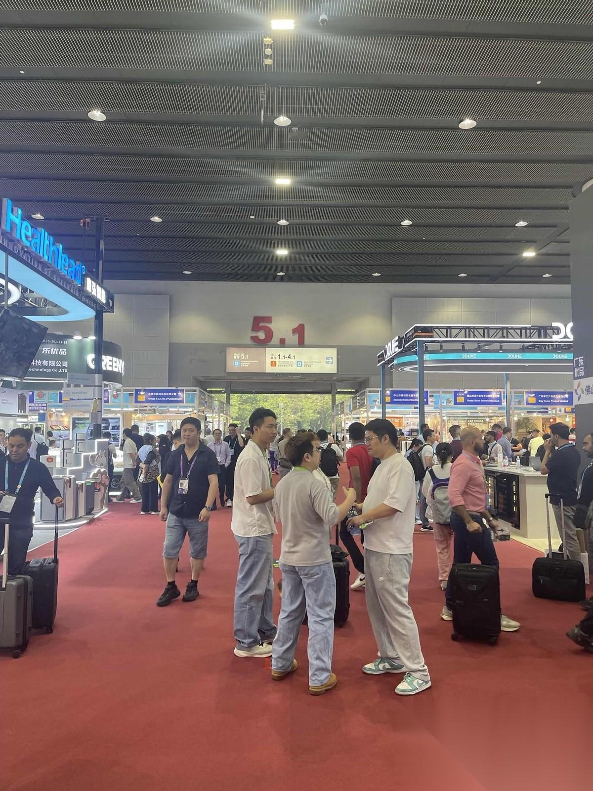 其实， 我真的讨厌中东非国家的客户，我怀念欧美客户。三期广交会刚落幕，几十万的天