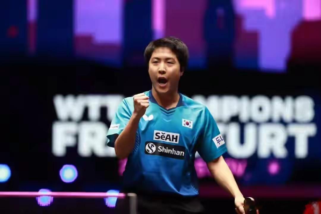 2月24日，WTT新加坡大满贯爆出大冷，男双头号种子、世界第二的韩国组合林钟勋/
