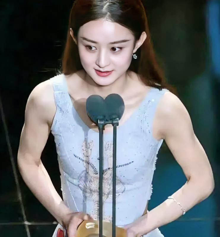 真没想到
杨颖的肌肉都拉丝了
赵丽颖像金刚芭比
金晨就像撸铁女神
娱乐圈这几个肌