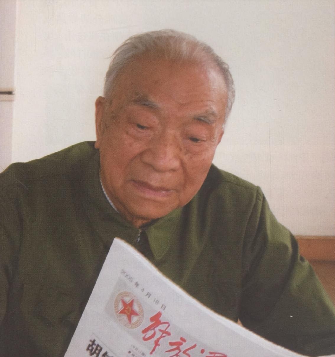 1949年毛主席宴请四野干部时，一眼认出了方强，并称赞他剿匪司令工作确实干得漂亮