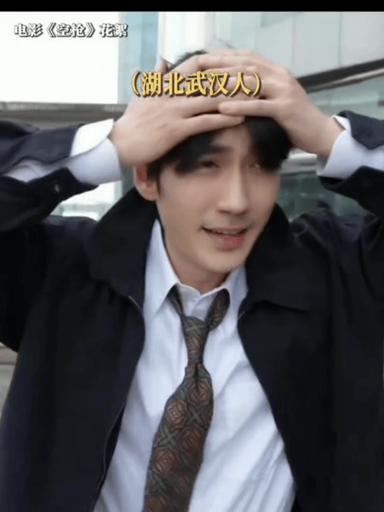 我说给朋友看空枪的预告片，我说超级抓人超好看我朋友：我不看，我要直接去看电影，你