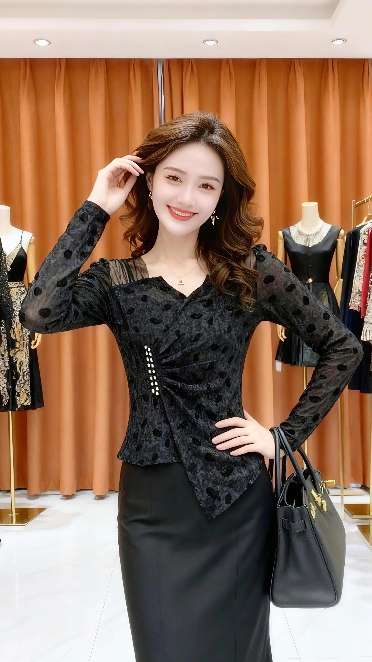 这抹黑，是冬日光影里的一首诗。
 
它裹着波点的细碎温柔，在薄纱与丝绒的褶皱间漾