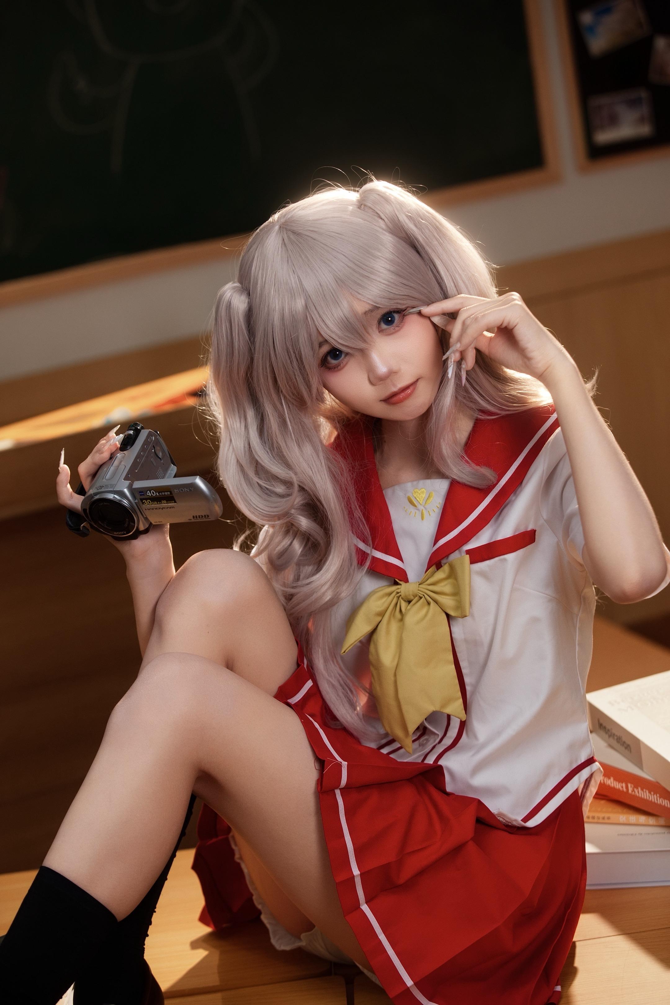 打扰一下，虽然已经在打扰了。是友利奈绪！ 出镜：万鲨鲨 ； 拍摄：本人。