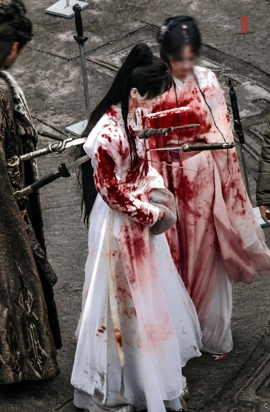 成毅被万剑穿心我等了两年啊  我的天！成毅这万剑穿心，也太虐人了吧！好心疼! 王