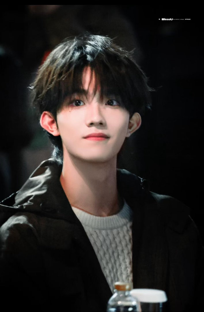 苏新皓花墙实体好美 花墙实体的细节太戳人了，每一处都透着用心，就像苏新皓对待舞台