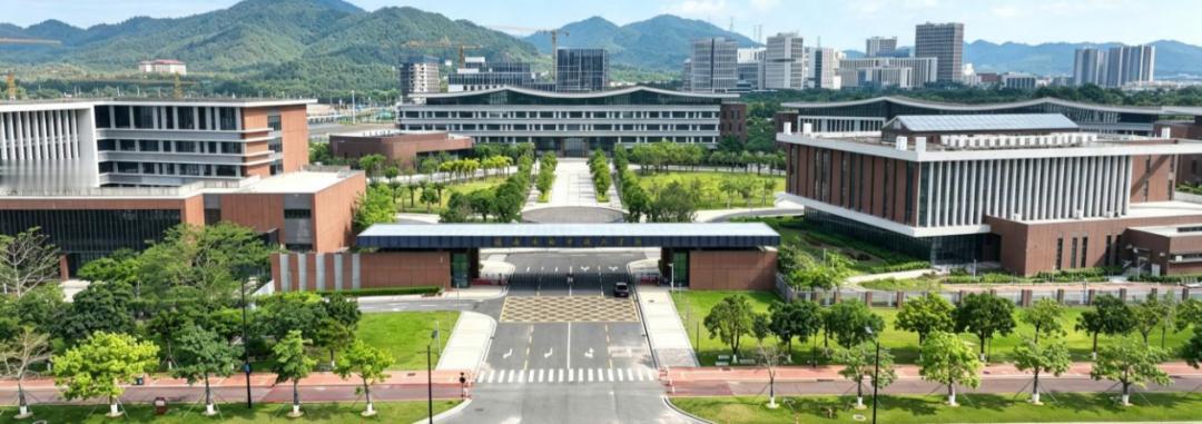 格力技校正式揭牌开学，董老板亲自出任校长，这所学校的办学品质自然差不了，往后学生