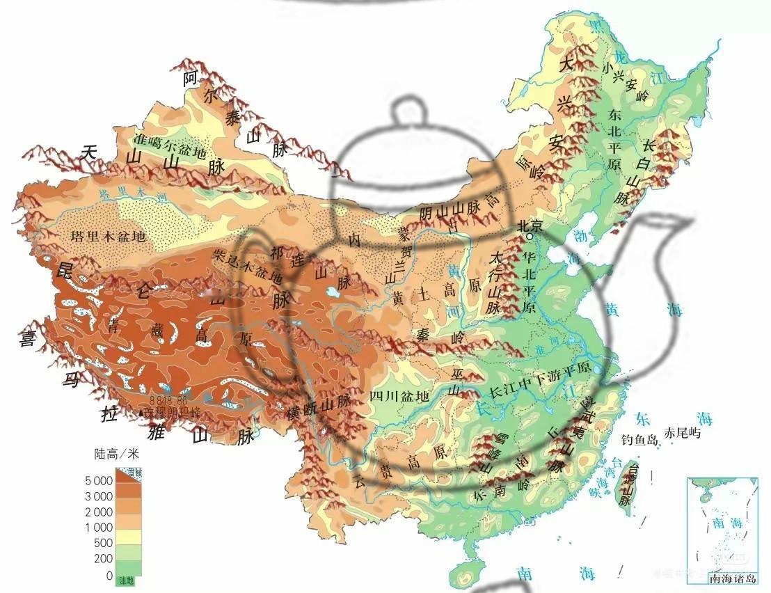 把中国比喻成一只茶壶，其中南部是茶壶底，负责的是动力，点火加热烧水；东部是茶壶嘴