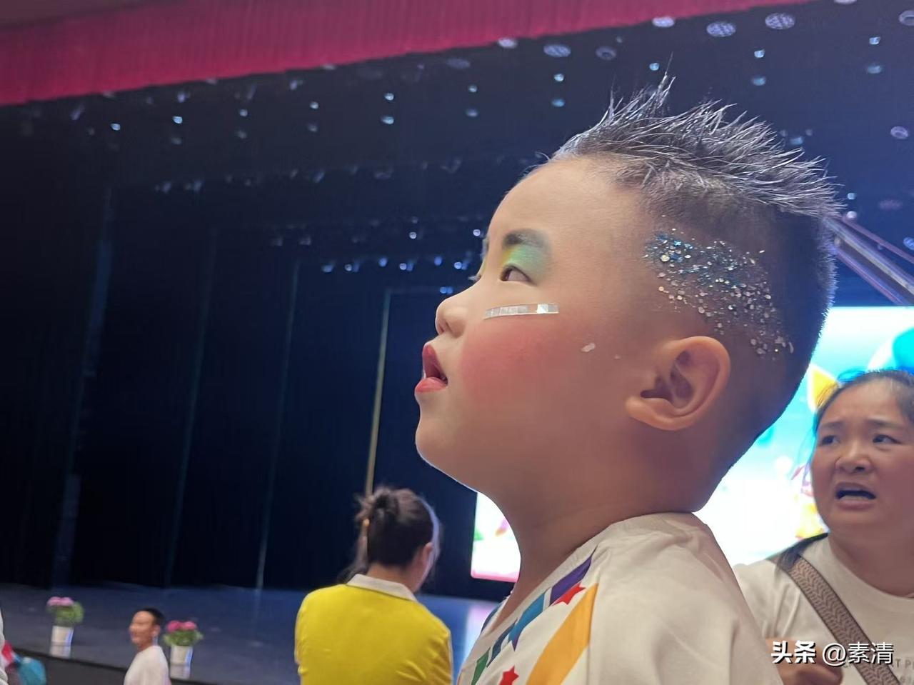 圆满落幕的六一汇演，珍藏乖孙在幼儿园最后一个儿童节的珍贵瞬间，特意整理照片记录成