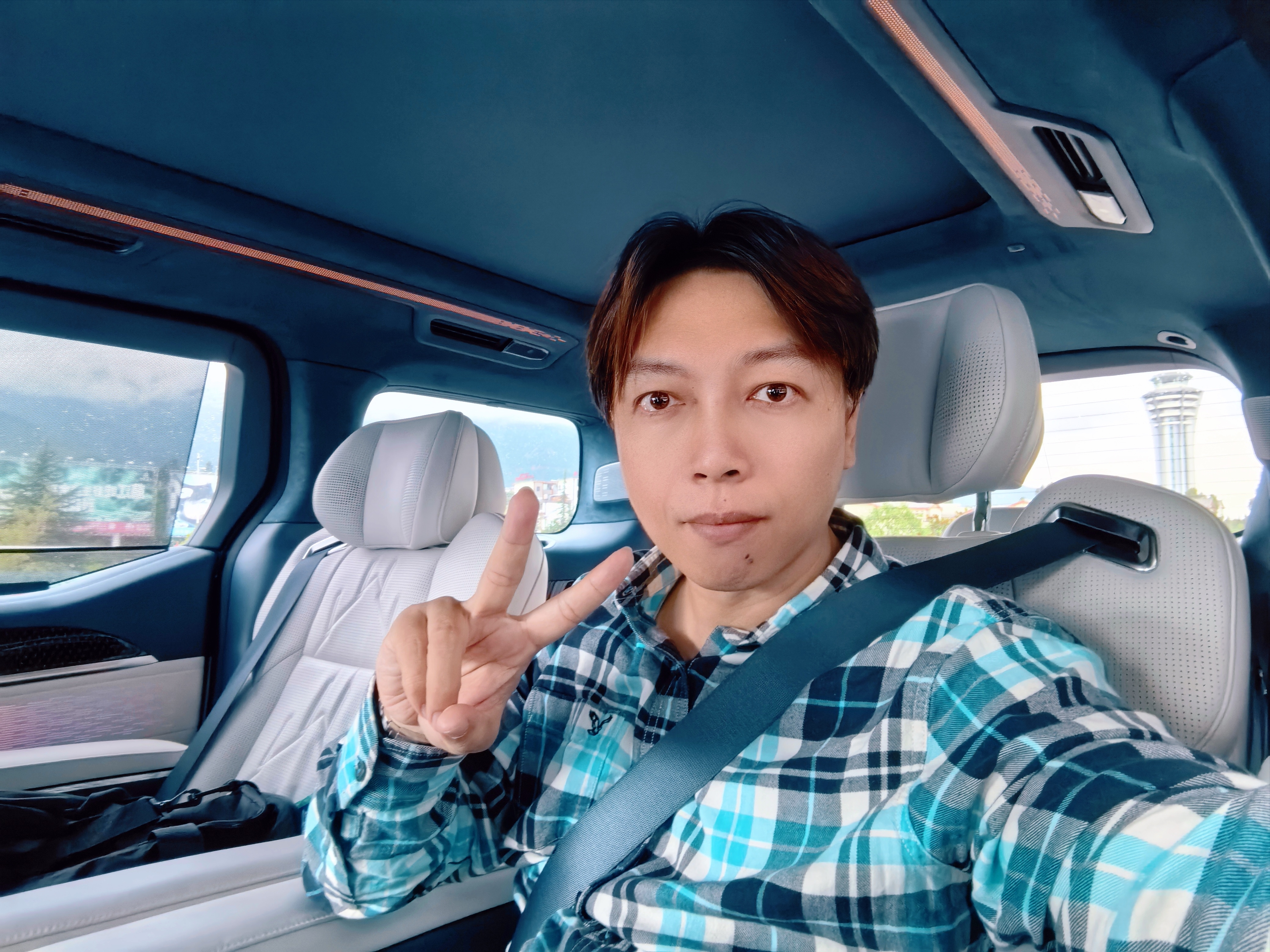 每次遇到极氪009接机我都非常开心！太高大上了，乘坐质感超一流！  ​​​