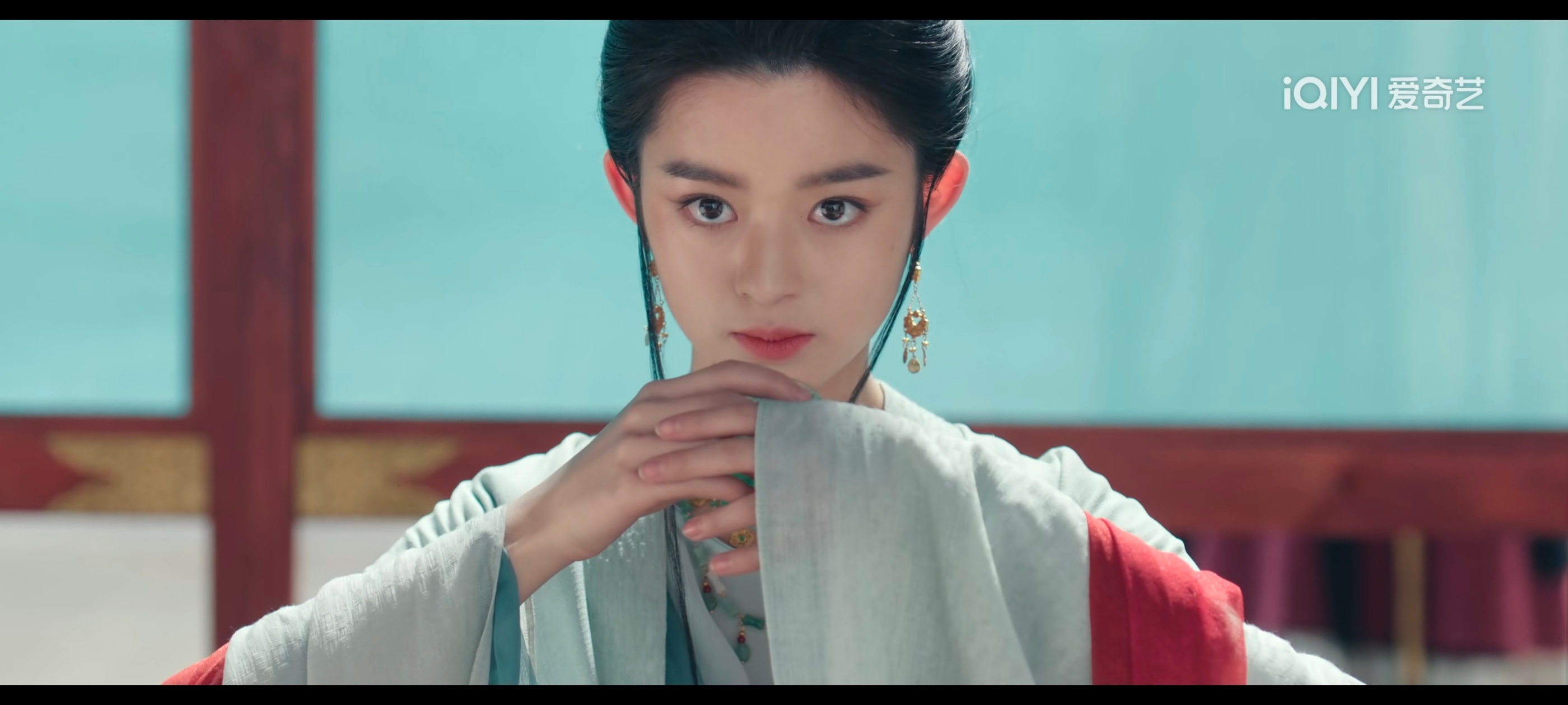 这套造型路透还挺好看的吉吉这拍出来光暴露缺点了 