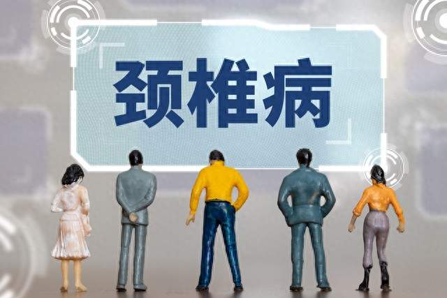颈椎不舒服，多练这个简单动作，在家就能做