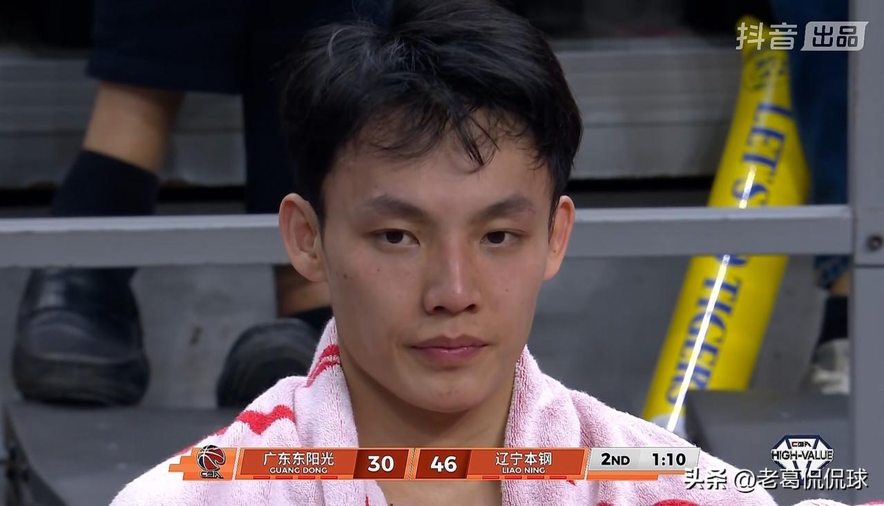 广东东阳光巨星徐杰真是太失落了！在今天广东东阳光主场迎战辽宁本钢的比赛中，当时比