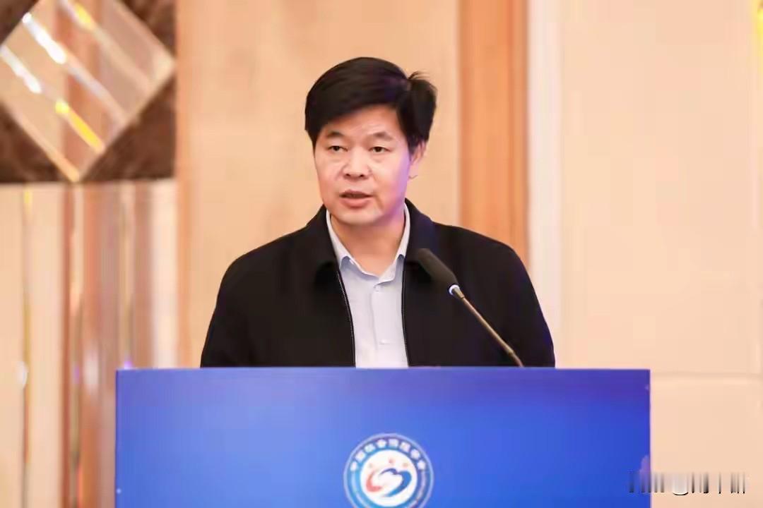 郑功成发声：养老金不是为高收入者“锦上添花” 是为低收入者“雪中送炭”！
@刘不