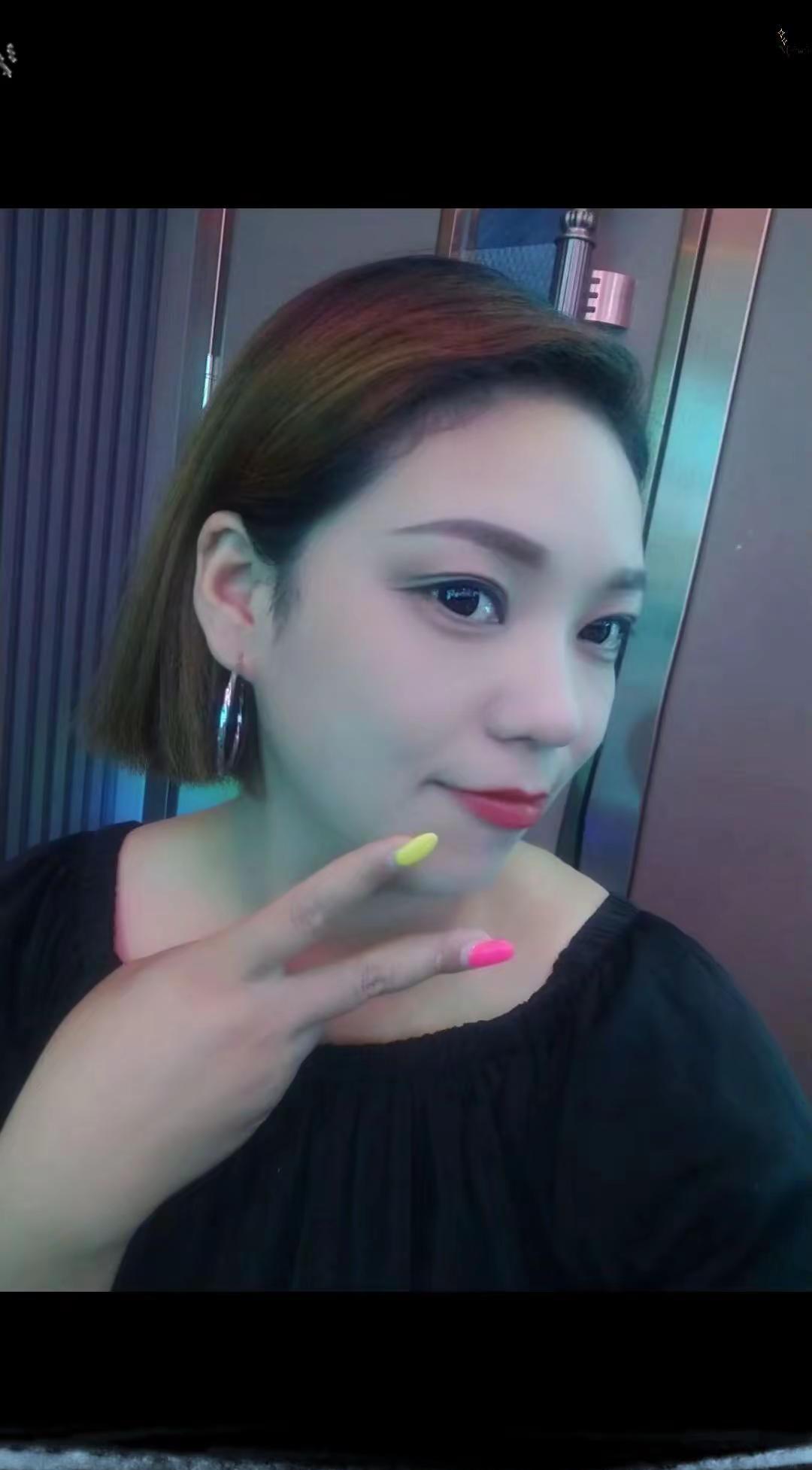 人生走到某段时刻，或许就是这样吧 慢慢褪去一身的任性和固执，回归到本真纯粹，做个