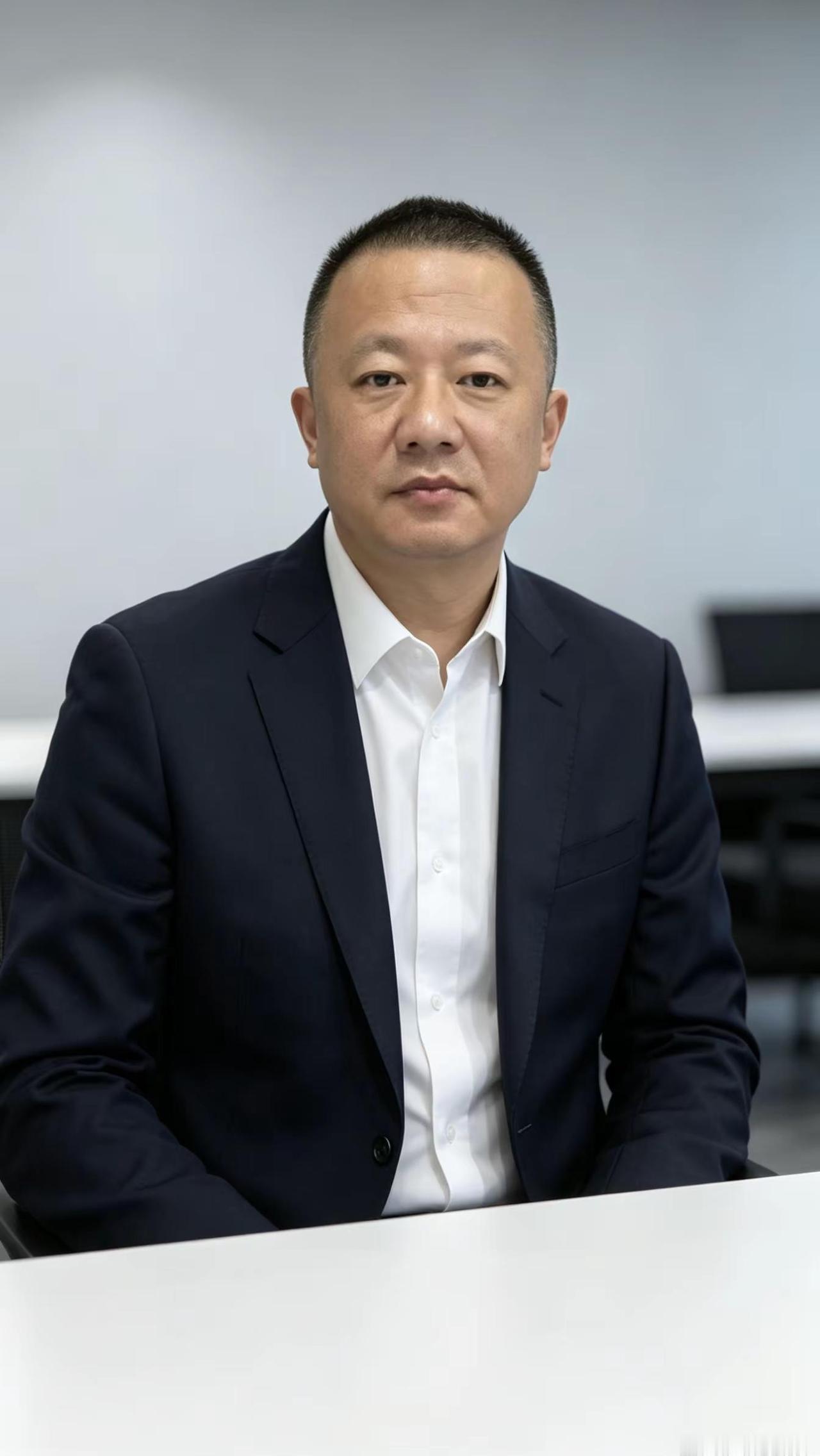 抽出时间找你，闲着没事找你，都不是真心。“抽出时间找你”慢慢会变成“闲着没事找你