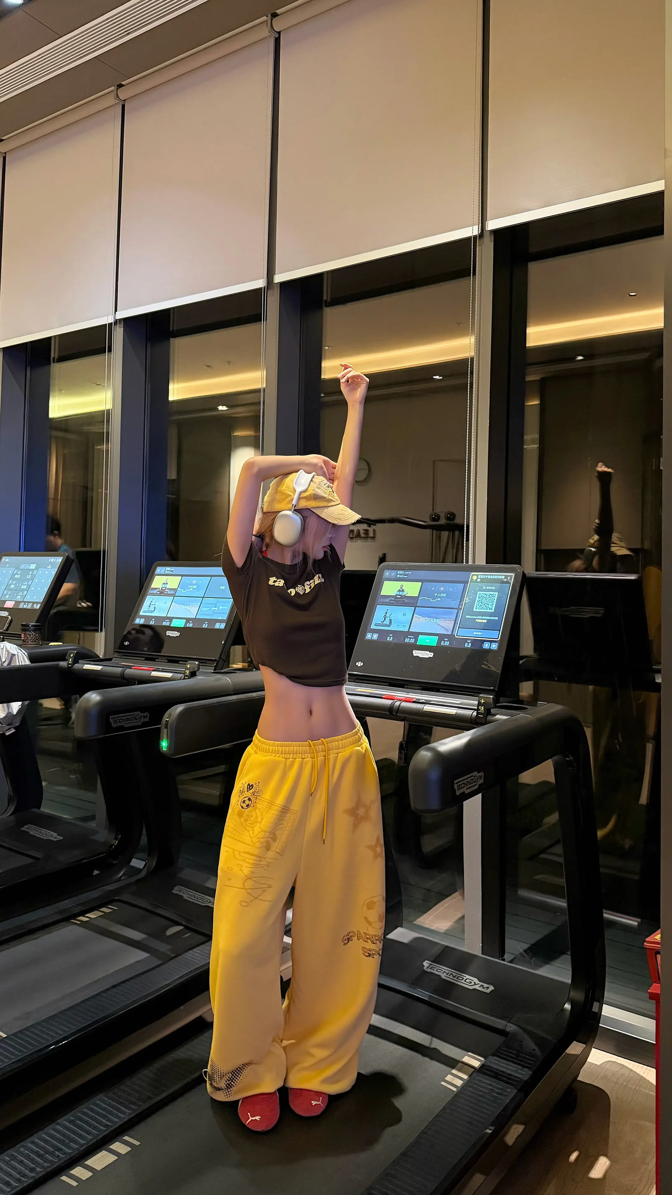 最近看起来不是瘦了 是真的瘦了